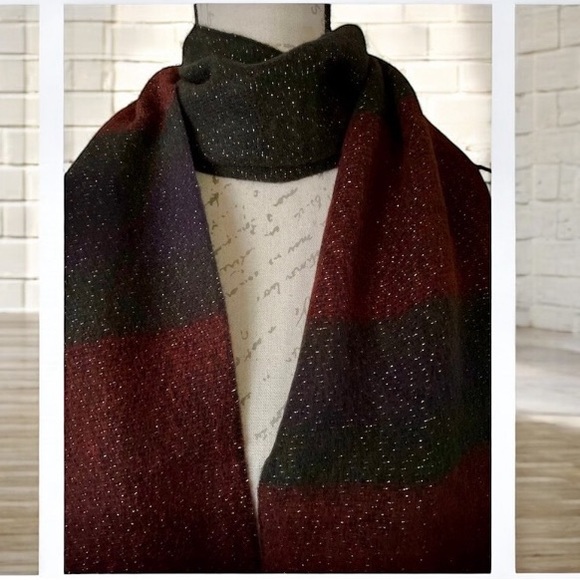 Steve Madden Lurex Striped Muffler Scarf Red Multi Shimmer NWT - Picture 3 of 8